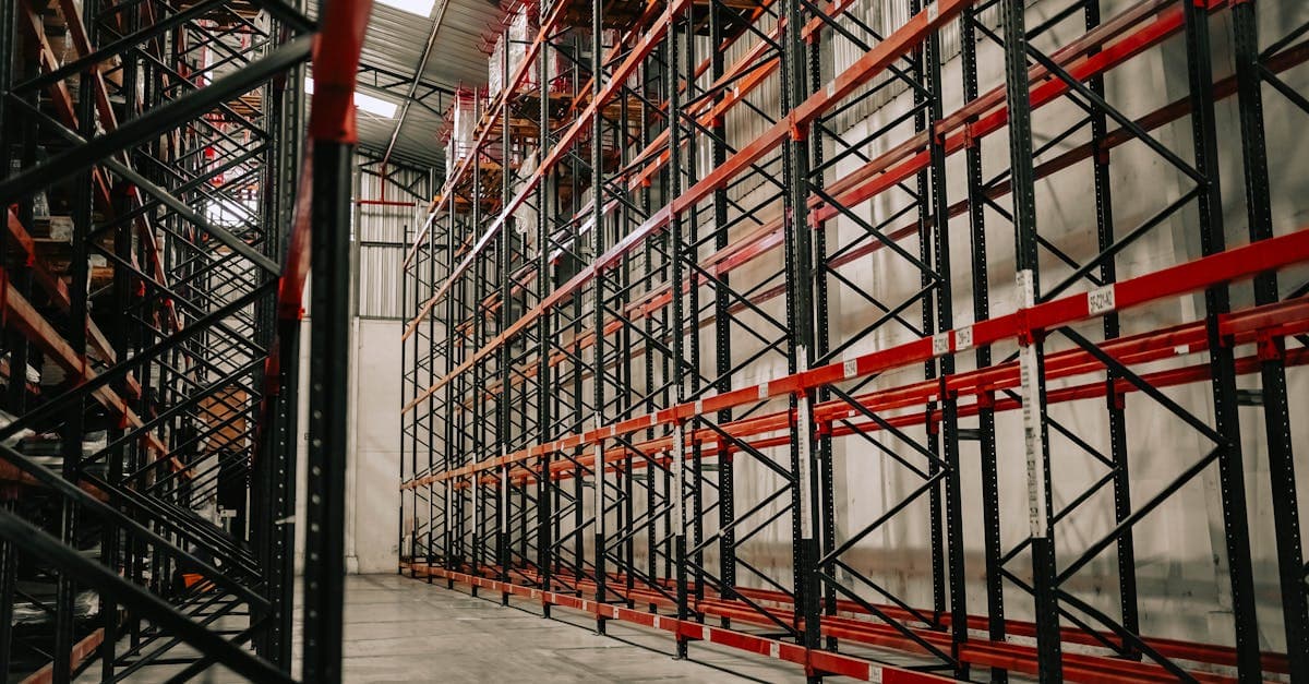 Amazon FBA warehouse inventory levels chart showing the 28-day supply threshold for low-inventory-level fee avoidance