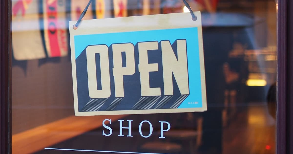 eBay dropshipping workflow showing supplier integration, listing management, and order fulfillment process